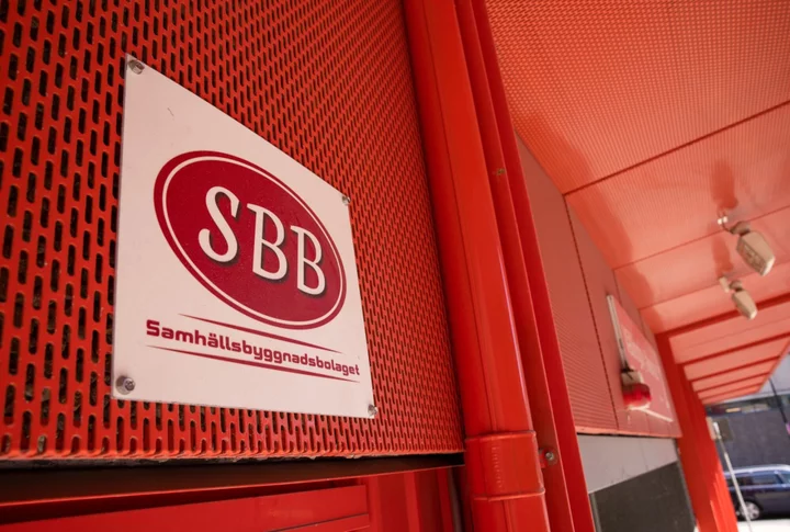 Anchorage, BlackRock Hire Adviser as SBB Battle Heats Up