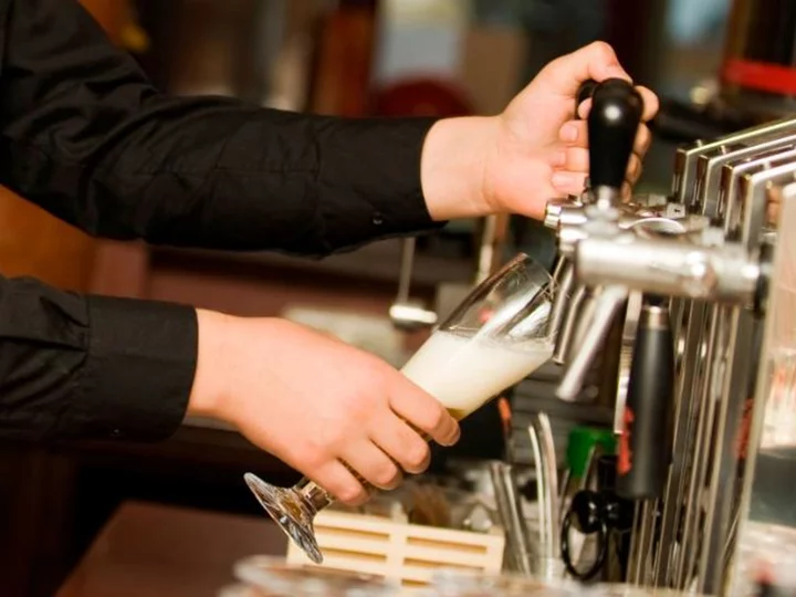 More states want to let kids work as bartenders