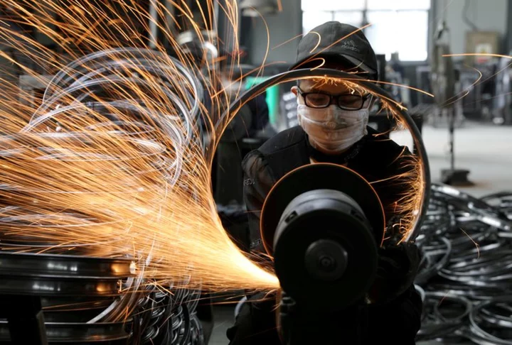 China industrial profits fall in H1