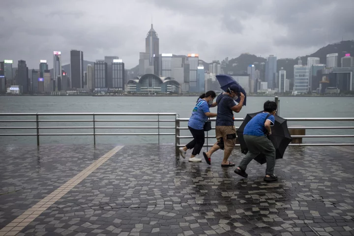 Saola Departs Hong Kong After Bringing Destructive Winds