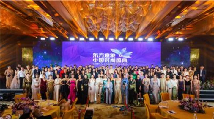 Living Like Summer Flowers with Continuous Development for Prosperity, Eastern Yixiang - China Fashion Gala Grand Opening